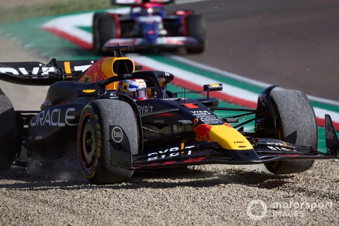 Max Verstappen, Red Bull Racing dans les graviers