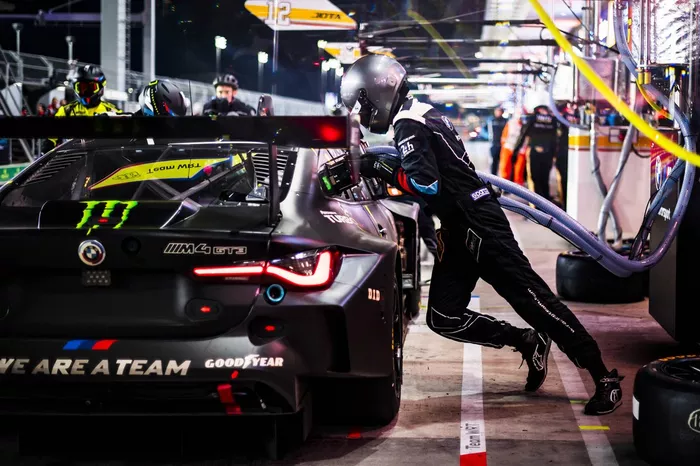 #46 Team WRT BMW M4 LMGT3 : Ahmad Al Harthy, Valentino Rossi, Maxime Martin, pitstop