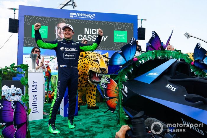Nick Cassidy, Envision Racing, 2ª posición, en el podio