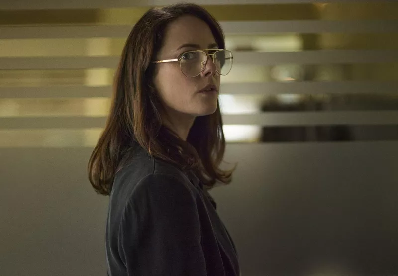 Kaya Scodelario als Laura Harrison in Senna