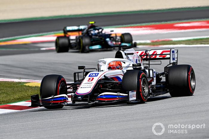 Nikita Mazepin, Haas VF-21, Valtteri Bottas, Mercedes W12