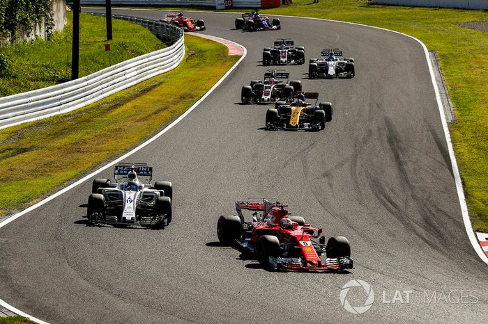Sebastian Vettel, Ferrari SF70H, Felipe Massa, Williams FW40, Nico Hulkenberg, Renault Sport F1 Team RS17, Kevin Magnussen, Haas F1 Team VF-17