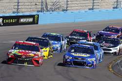 Chase Elliott, Hendrick Motorsports Chevrolet y Kyle Busch, Joe Gibbs Racing Toyota