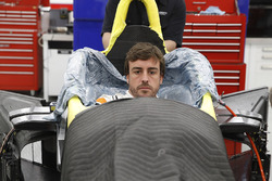 Fernando Alonso seat fitting