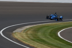 Хуан-Пабло Монтойя випробовує машину IndyCar 2018 року з двигуном Chevrolet