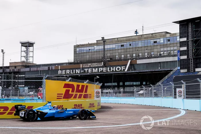 No domingo, o suíço deu o troco, vencendo a segunda bateria. Di Grassi foi o terceiro.