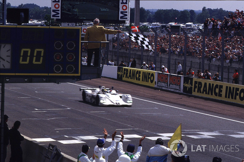Pierluigi Martini, Yannick Dalmas, Joachim Winkelhock, BMW V12 LMR