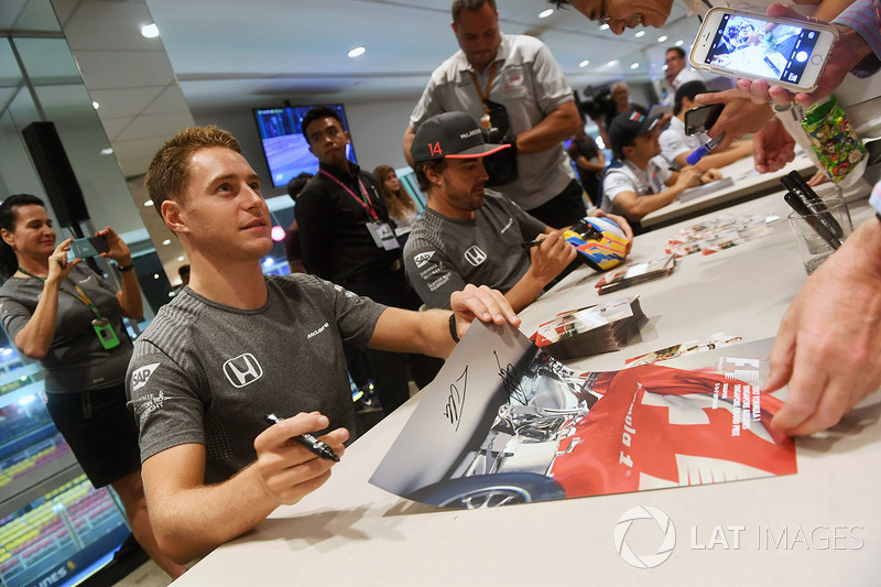 Stoffel Vandoorne, McLaren and Fernando Alonso, McLaren