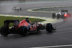 Daniil Kvyat, Scuderia Toro Rosso STR11; Valtteri Bottas, Williams FW38