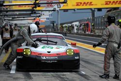 #91 Porsche Team Porsche 911 RSR: Richard Lietz, Frédéric Makowiecki