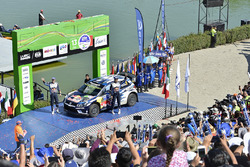 Podio: segundo lugar Sébastien Ogier, Julien Ingrassia, Volkswagen Polo WRC, Volkswagen Motorsport