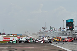 Start: Simon Pagenaud, Team Penske Chevrolet führt