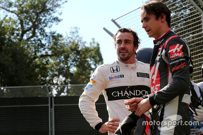 Esteban Gutierrez, Haas F1 Team y Fernando Alonso, McLaren