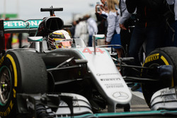 Победитель гонки - Льюис Хэмилтон, Mercedes AMG F1 приезжает в закрытый парк