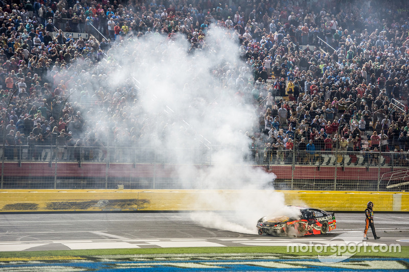 10. Choque de Tony Stewart, Stewart-Haas Racing Chevrolet
