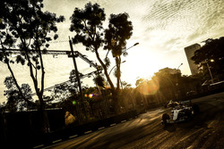 Lewis Hamilton, Mercedes AMG F1 W07 Hybrid, avec le Halo