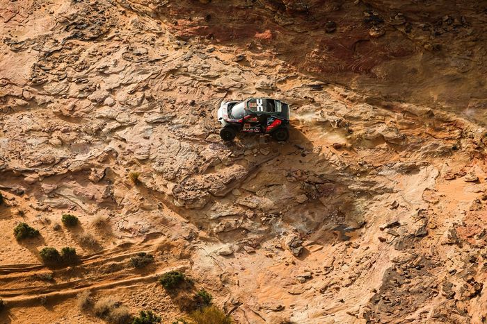 #299 The Dacia Sandriders Dacia: Nasser Al-Attiyah, Fabian Lurquin