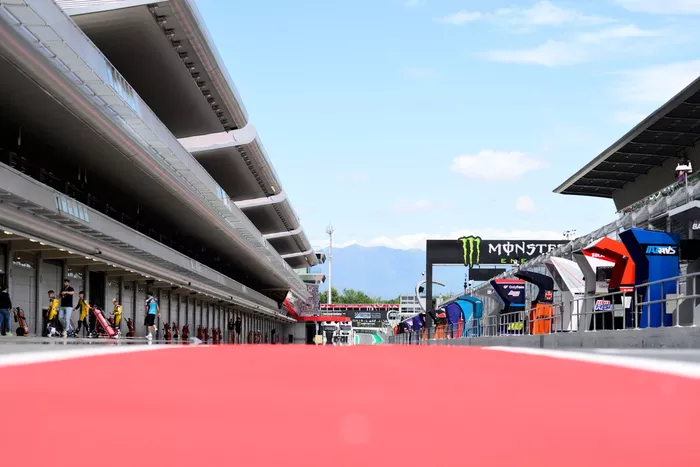 Pitlane atmosphere