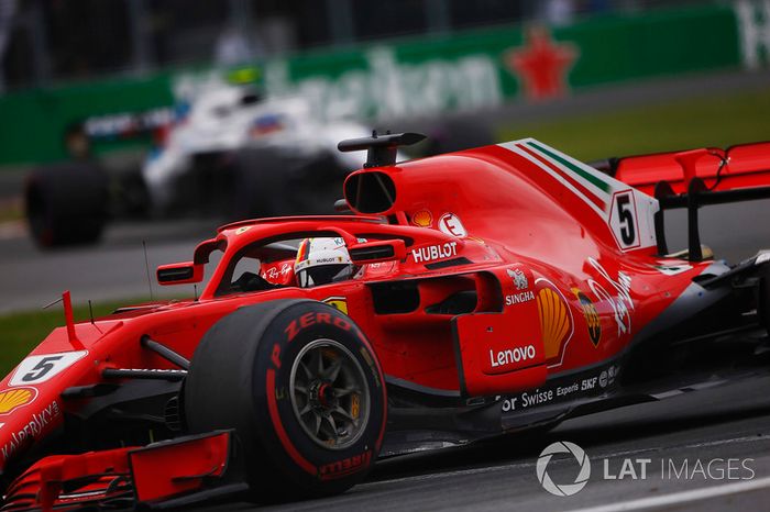 Sebastian Vettel, Ferrari SF71H, por delante de  Sergey Sirotkin, Williams FW41