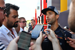 Daniel Ricciardo, Red Bull Racing talks with the media
