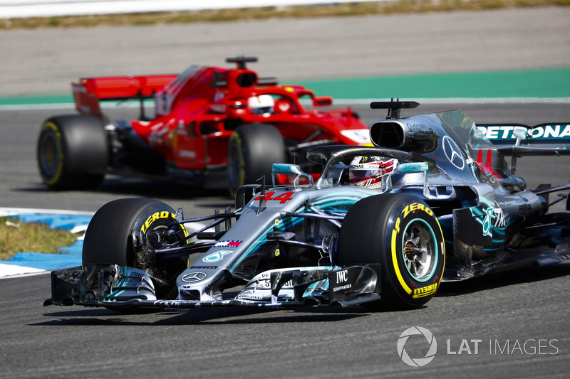 Lewis Hamilton, Mercedes AMG F1 W09, y Sebastian Vettel, Ferrari SF71H
