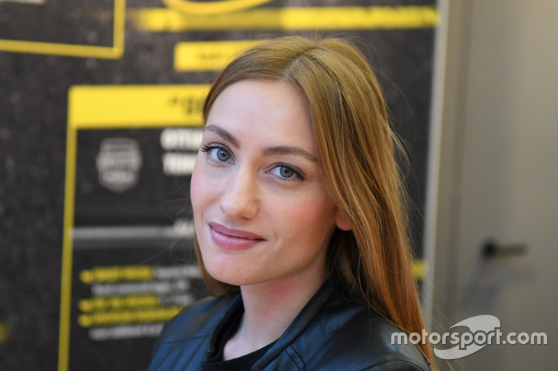 Las chicas en el Salón del Automóvil de Bolonia 2017