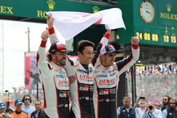 Winnaars #8 Toyota Gazoo Racing Toyota TS050: Sébastien Buemi, Kazuki Nakajima, Fernando Alonso
