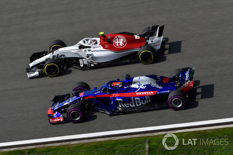 Charles Leclerc, Sauber C37 e Brendon Hartley, Scuderia Toro Rosso STR13