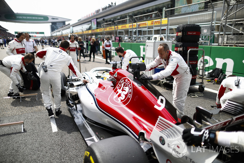 Marcus Ericsson, Sauber C37 Ferrari, sur la grille