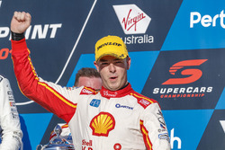 Podium: race winner Scott McLaughlin, DJR Team Penske Ford