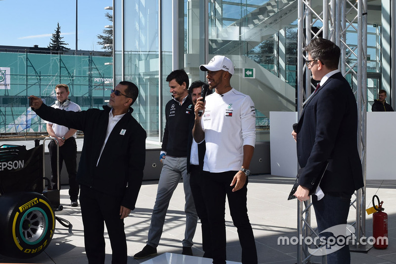 Lewis Hamilton, Mercedes-AMG F1, Toto Wolff, Mercedes AMG F1 Director de Motorsport