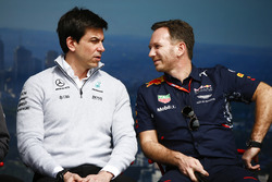 Керівник Mercedes AMG Тото Вольфф, керівник Red Bull Racing Крістіан Хорнер