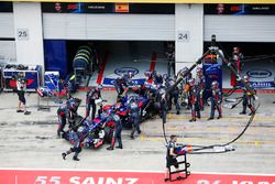 Carlos Sainz Jr., Scuderia Scuderia Toro Rosso STR12, is returned to his garage and retired from the
