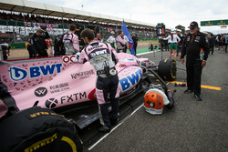 Dr. Vijay Mallya, Sahara Force India Formula One Team takım sahibi ve Esteban Ocon, Sahara Force Ind