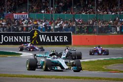 Valtteri Bottas, Mercedes AMG F1 W08, Romain Grosjean, Haas F1 Team VF-17, Carlos Sainz Jr., Scuderi