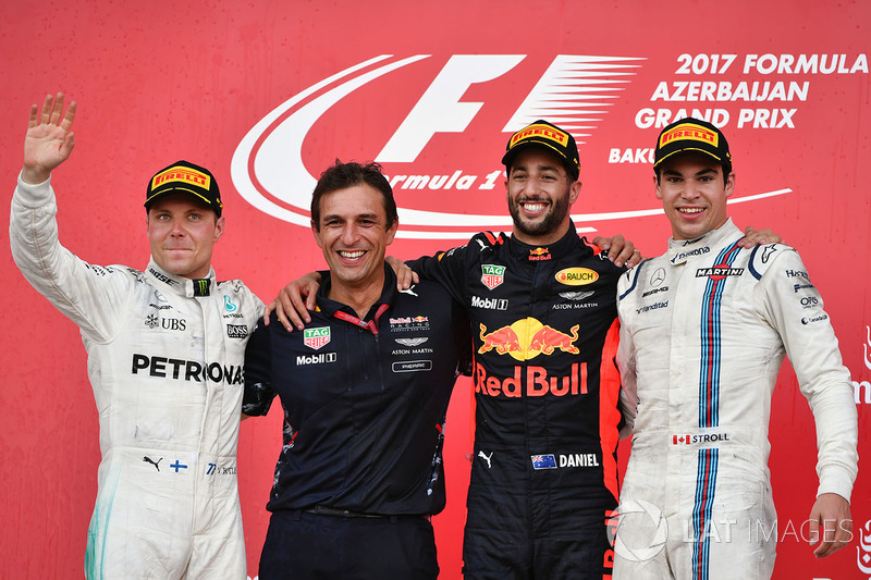 Daniel Ricciardo, Red Bull Racing, Pierre Wache, Red Bull Racing, Valtteri Bottas, Mercedes AMG F1, Lance Stroll, Williams