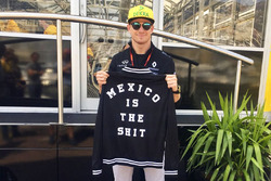 Nico Hulkenberg, Renault Sport F1 Team con una chaqueta sobre México