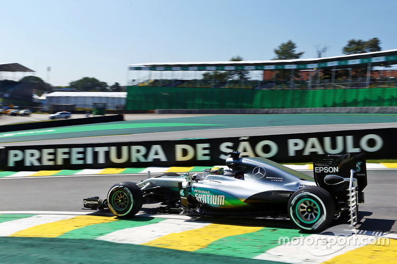 Lewis Hamilton, Mercedes AMG F1 W07 Hybrid, mit Messgeräten am Auto