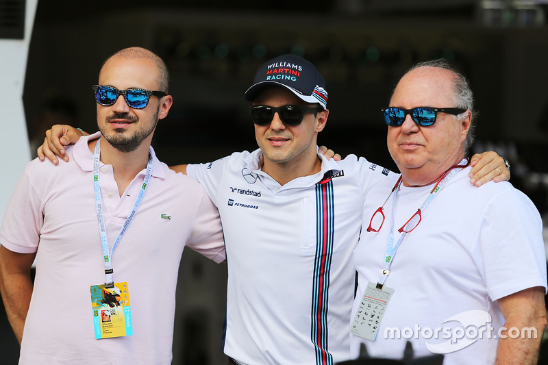 Феліпе Масса, Williams FW38, його батько Луіс Антоніо Масса, (праворуч) та брат Дуду Масса