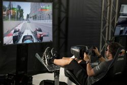 Fernando Alonso, McLaren en un simulador