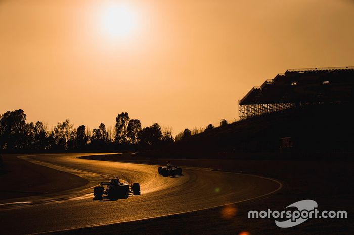 Sebastian Vettel, Ferrari SF70H, lidera a Felipe Massa, Williams FW40