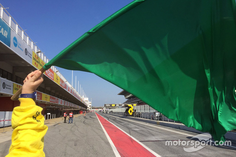 Grüne Flagge bei Formel-1-Test in Barcelona (1/2) - Formel ...