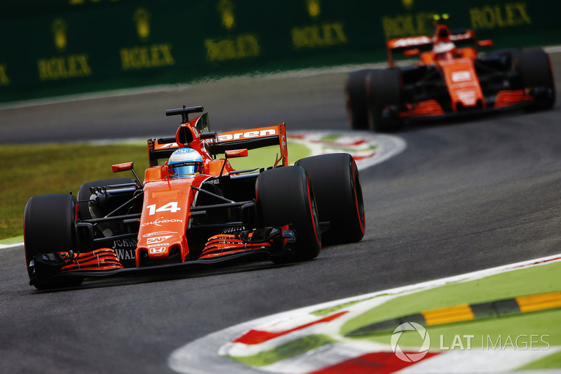Fernando Alonso, McLaren MCL32, Stoffel Vandoorne, McLaren MCL32