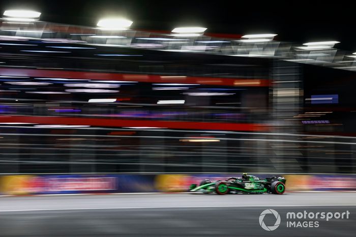 Zhou Guanyu, Stake F1 Team KICK Sauber C44