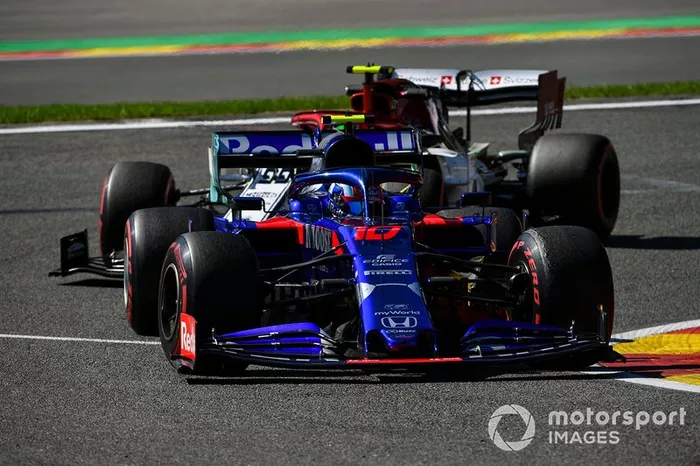 Pierre Gasly, Toro Rosso STR14, Antonio Giovinazzi, Alfa Romeo Racing C38
