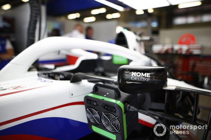 Detalle del espejo del Haas VF-21