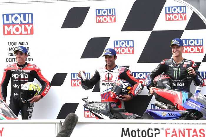 Los 3 primeros: ganador de la pole Johann Zarco, Pramac Racing, segundo Fabio Quartararo, Yamaha Factory Racing, tercero Aleix Espargaró, Aprilia Racing Team Gresini 