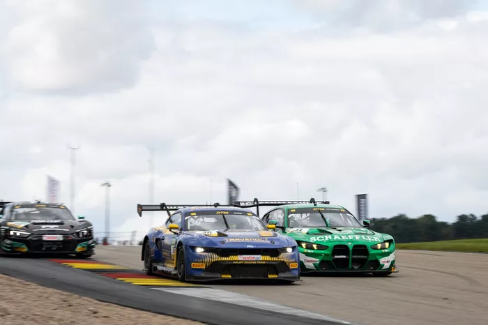 Arjun Maini, Team HRT Ford Mustang GT3, Marco Wittmann, Schubert Motorsport BMW M4 GT3