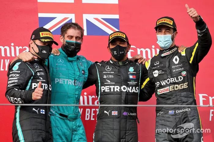 Podio: el ganador de la carrera Lewis Hamilton, Mercedes F1, segundo lugar Valtteri Bottas, Mercedes F1, tercer lugar Daniel Ricciardo, Renault F1 Team
