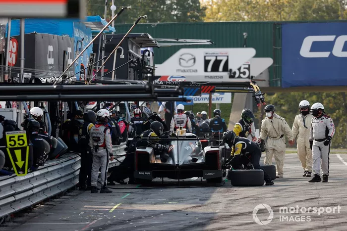 #5 Mustang Sampling Racing / JDC-Miller MotorSports Cadillac DPi, DPi: Sebastien Bourdais, Joao Barbosa, pit stop